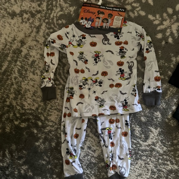 Lot of 4 18 month Halloween Outfits, Mickey, Snoopy Mommys lil Monster Body Suit - Picture 9 of 10